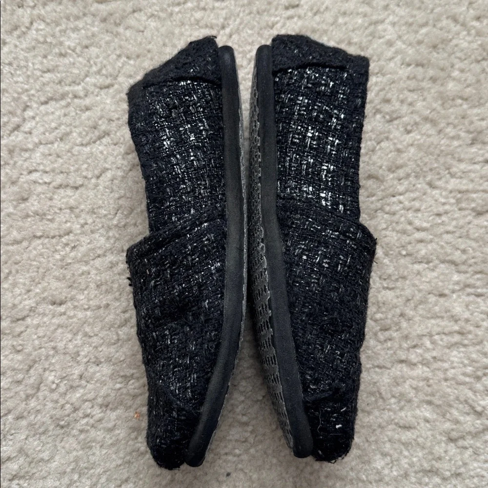 TOMS Black Tweed Slip-On Flats - Size 6 - Picture 4 of 8